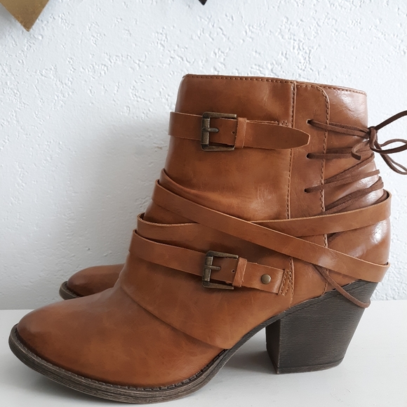 Adorable womens heeled booties, size 11 - Picture 8 of 15